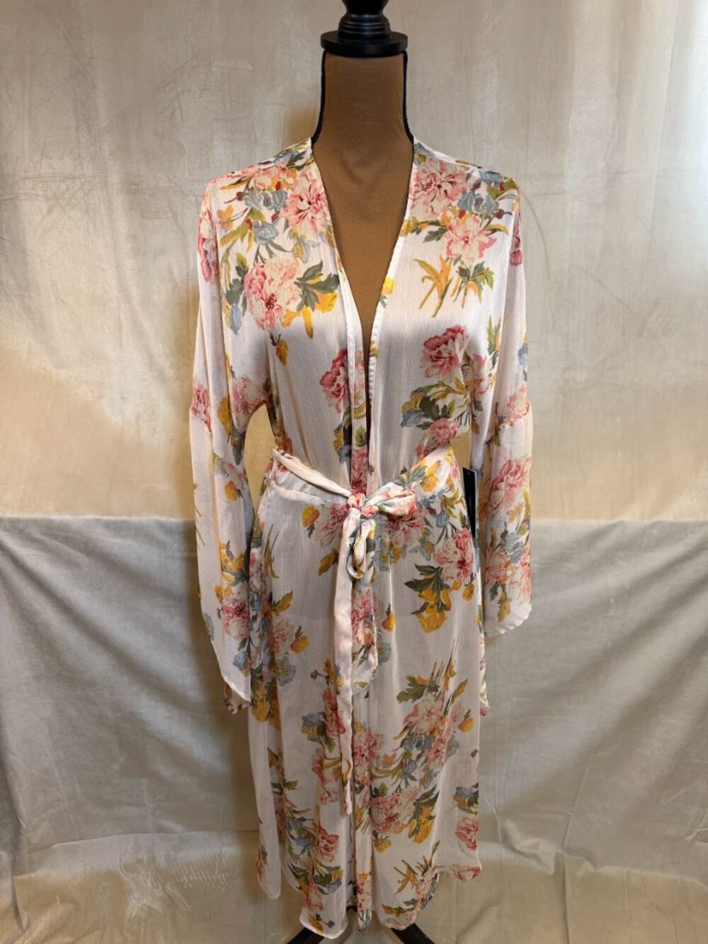 Lulu’s Influencer Cream Floral Print Duster Kimono NWT Size M Lightweight Layer